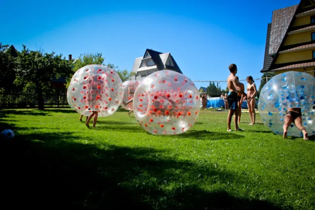 Bumper Ball dla każdego – gracze w kulach