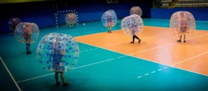 Zderzenie graczy w kulach Bumper Ball
